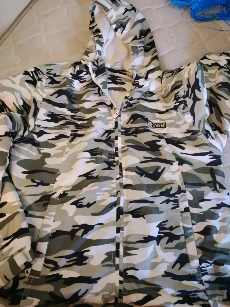 Chaqueta camuflada con capucha Castle - 2
