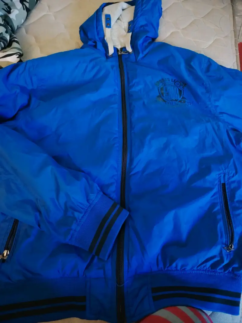Chaqueta azul con capucha Angelo Litrico - 1