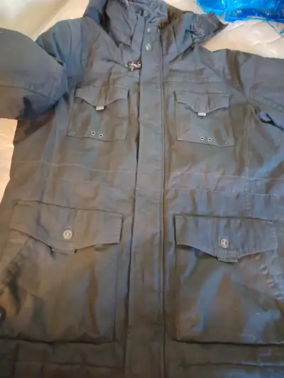 Parka negra con capucha Angelo Litrico - miniatura 2