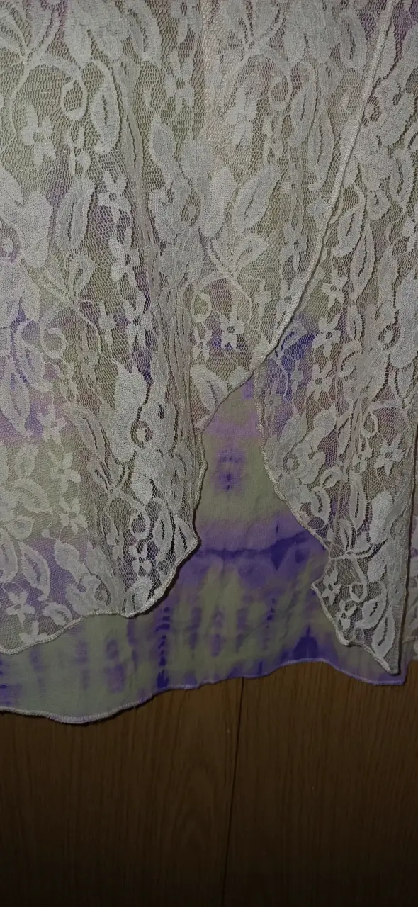 Polera sin mangas tie-dye morada con encaje - 3