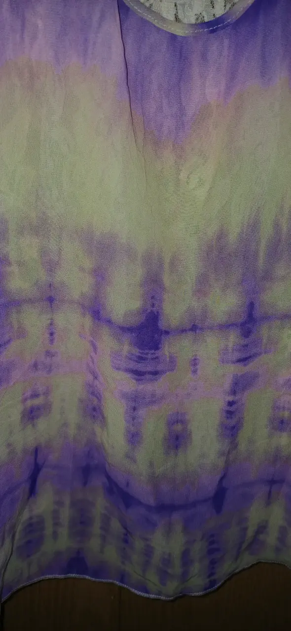 Polera sin mangas tie-dye morada con encaje - 4