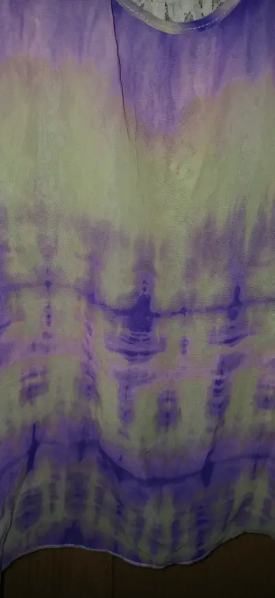 Polera sin mangas tie-dye morada con encaje - miniatura 4