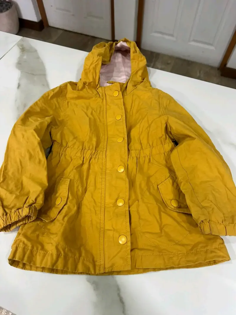 Chaqueta color mostaza Old Navy talla 3 - 1