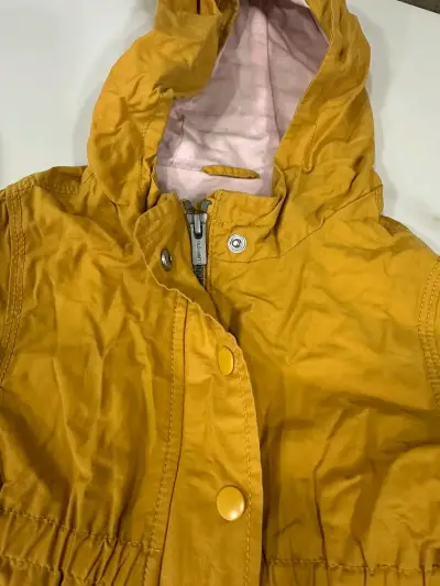Chaqueta color mostaza Old Navy talla 3 - miniatura 2