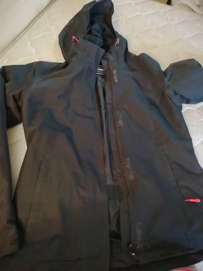 Chaqueta impermeable negra con capucha Icepeak - 1