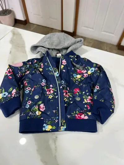 Chaqueta floral para niña con capucha - miniatura 1
