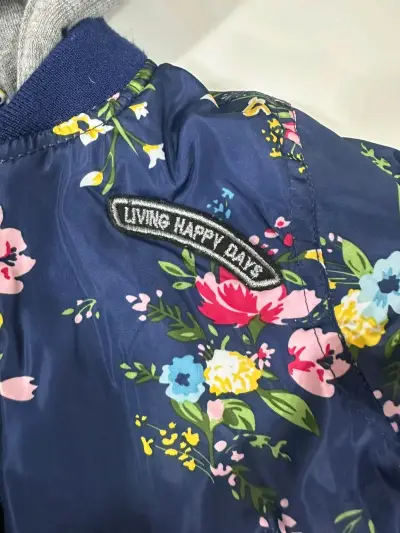 Chaqueta floral para niña con capucha - miniatura 2