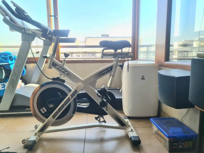 Bicicleta estática BH modelo SB2.2 - 1