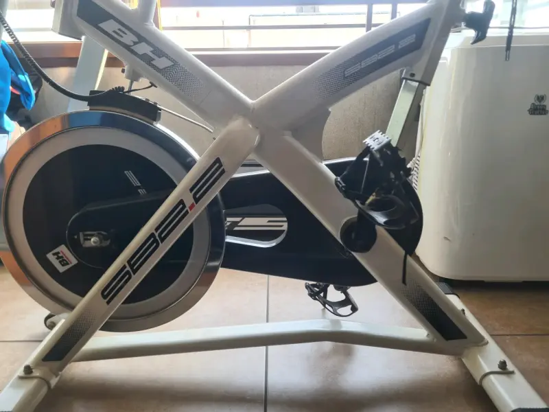 Bicicleta estática BH modelo SB2.2 - 2