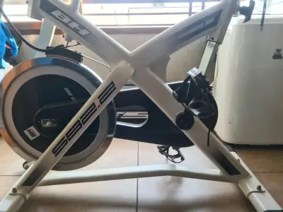 Bicicleta estática BH modelo SB2.2 - miniatura 2