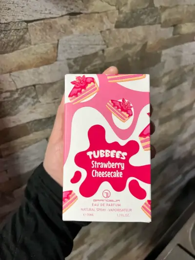 Perfume Árabe Tubbees Strawberry Cheesecake 50ml - miniatura 1