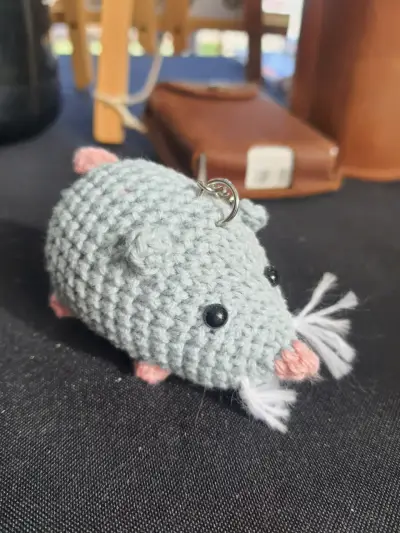 Llavero de ratón tejido a crochet - miniatura 1