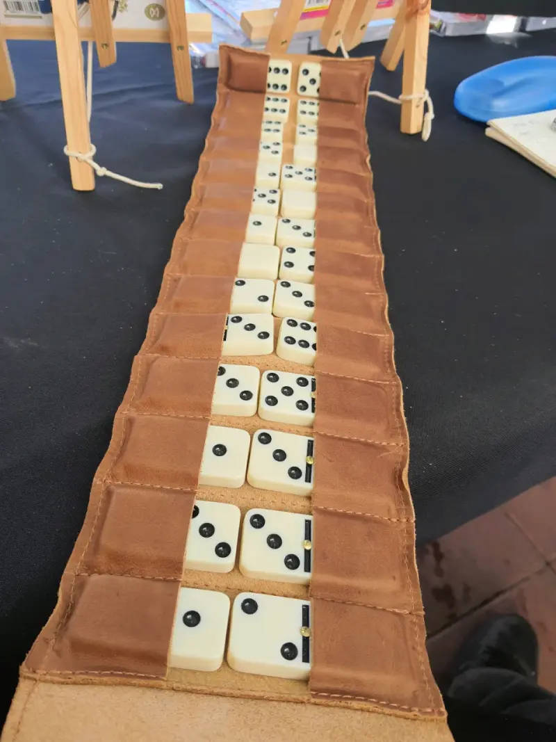 Estuche de Cuero para Dominó con Fichas - 4
