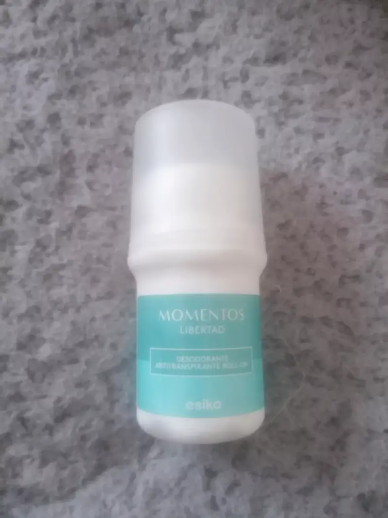 Set de desodorantes roll-on Ésika variados - 3
