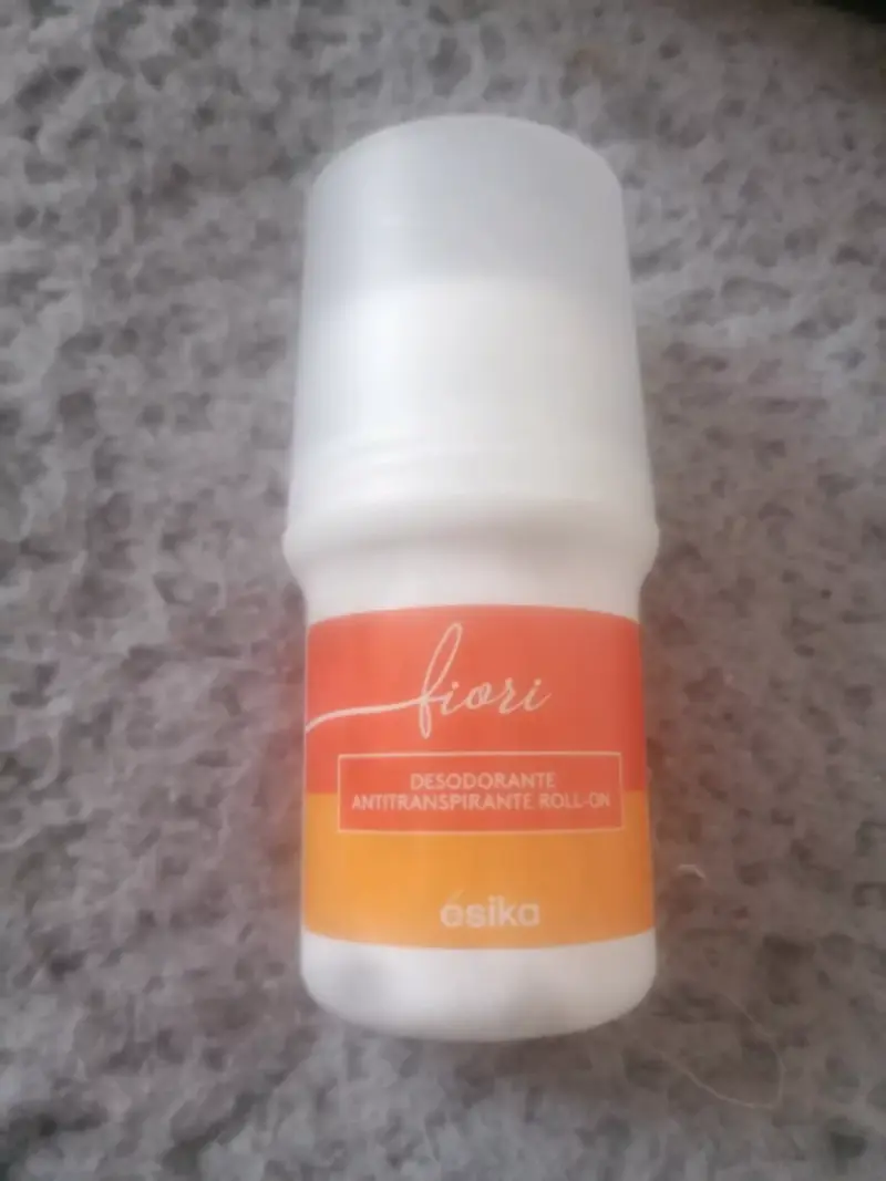 Set de desodorantes roll-on Ésika variados - 4