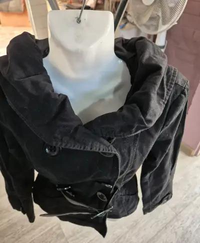 Abrigo negro con cinturón para mujer - miniatura 3