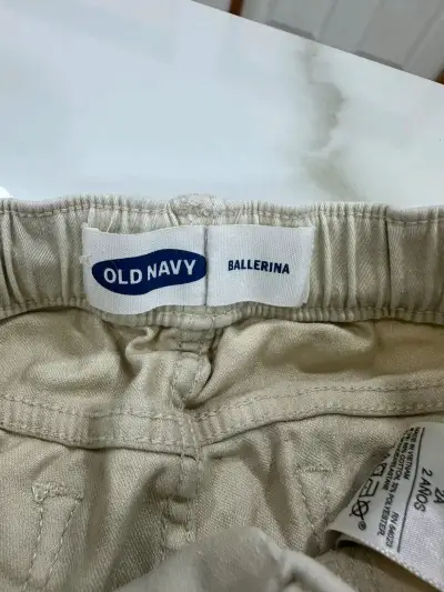 Pantalones cargo beige para niña  Old Navy - miniatura 2