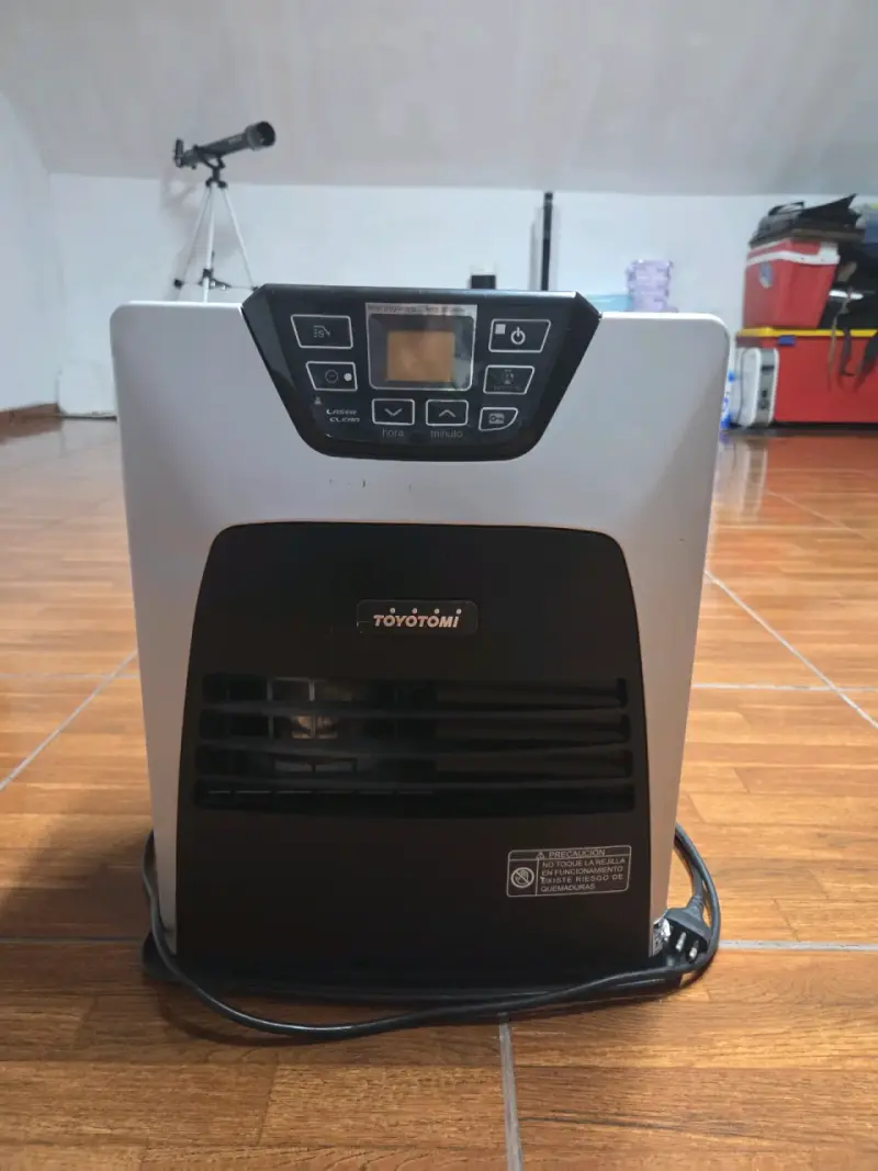 Estufa a parafina Toyotomi con control digital - 1