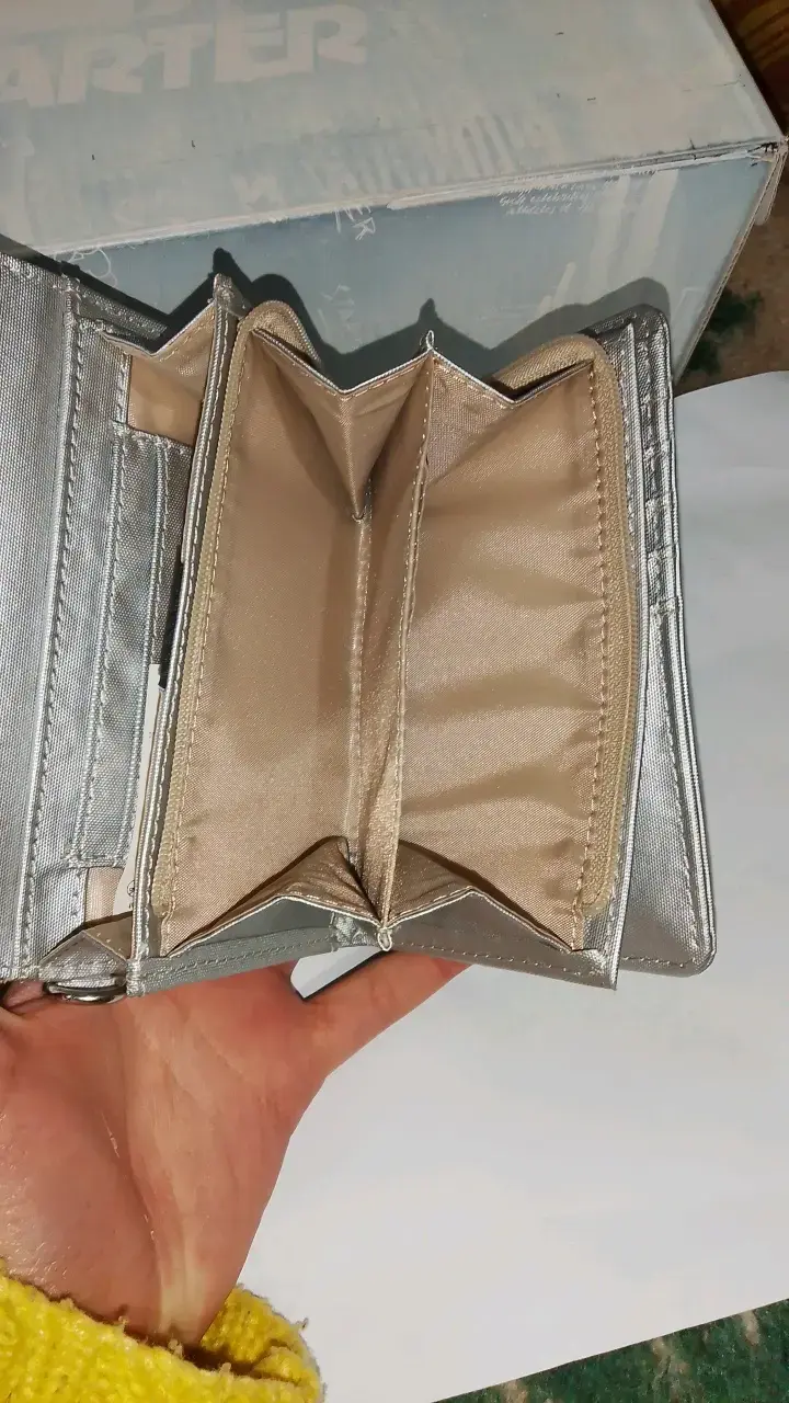 Billetera elegante y espaciosa - 4