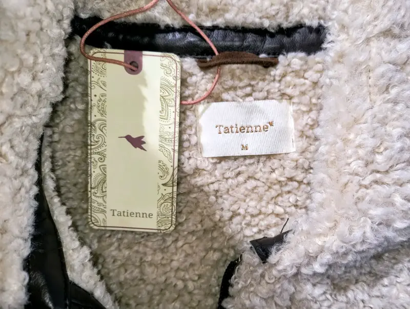 Abrigo de gamuza marrón con bordado floral - 5