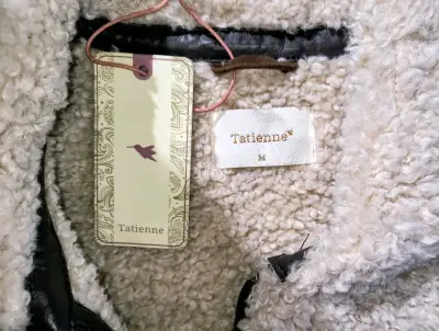 Abrigo de gamuza marrón con bordado floral - miniatura 5