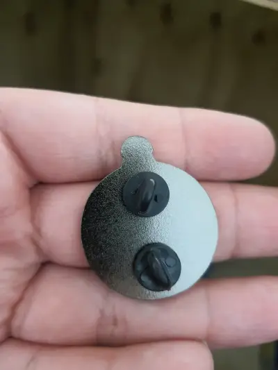 Pin de colección con diseño de radar del dragon - miniatura 2