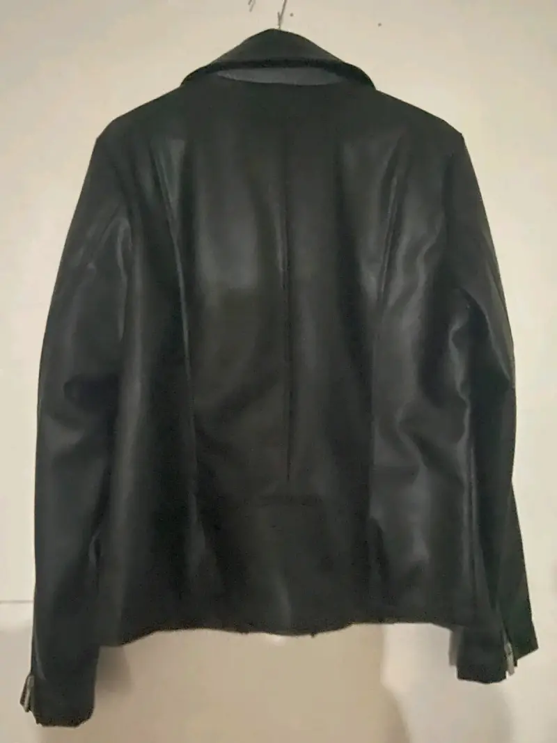 Chaqueta de cuero sintético negra para mujer - 3