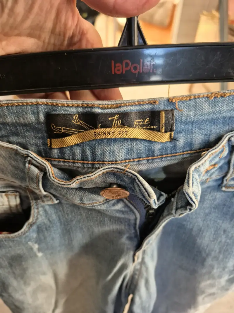 Jeans ajustados azul claro para mujer - 3