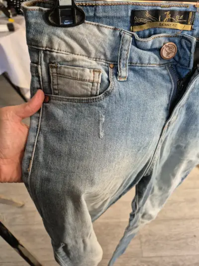 Jeans ajustados azul claro para mujer - miniatura 4