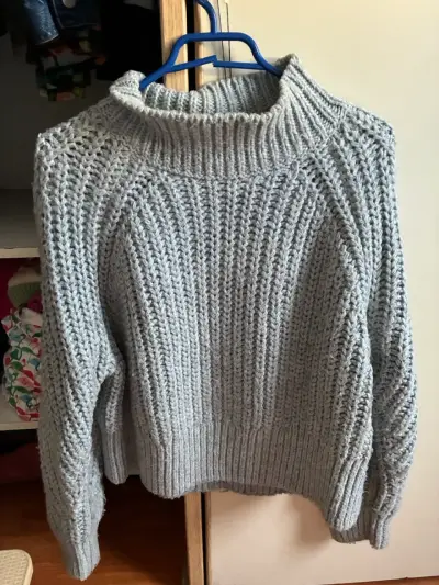 Suéter de punto grueso gris para mujer - miniatura 1