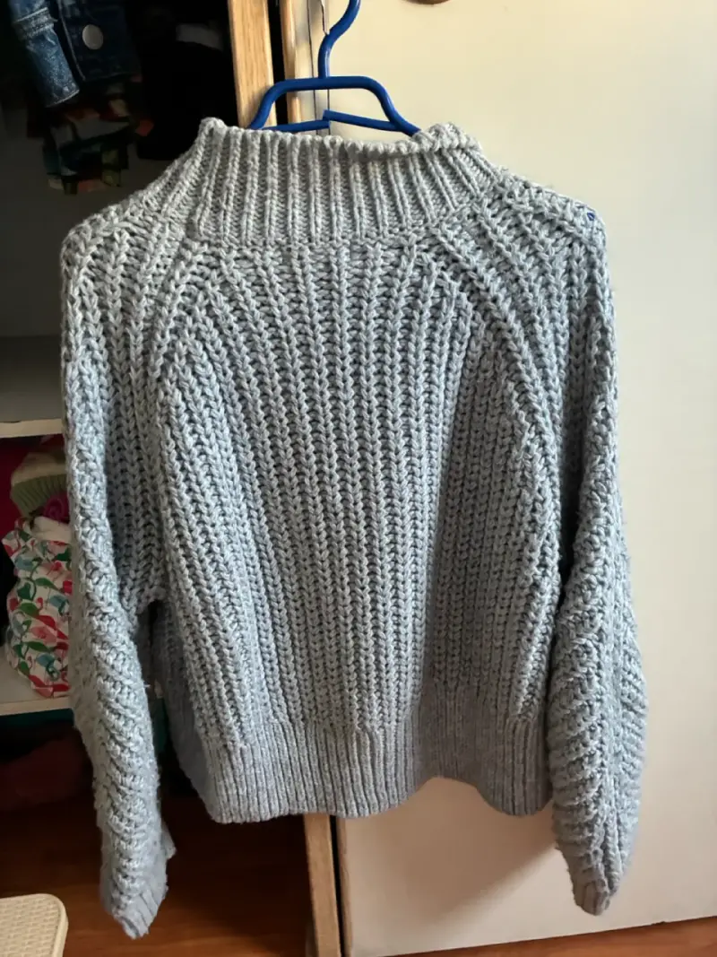Suéter de punto grueso gris para mujer - 3
