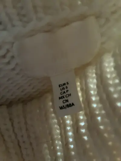 Suéter de lana blanco con cuello alto - miniatura 2