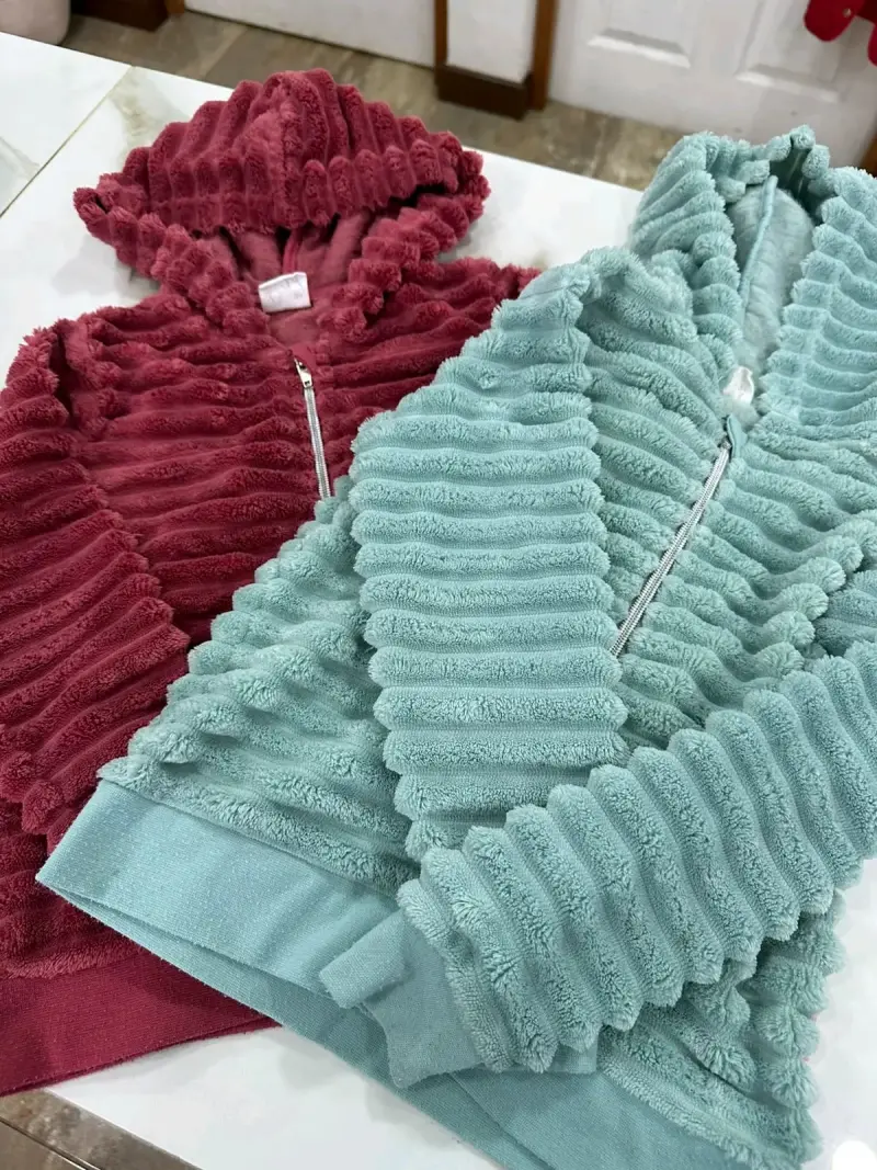 Chaquetas de felpa con capucha para mujer