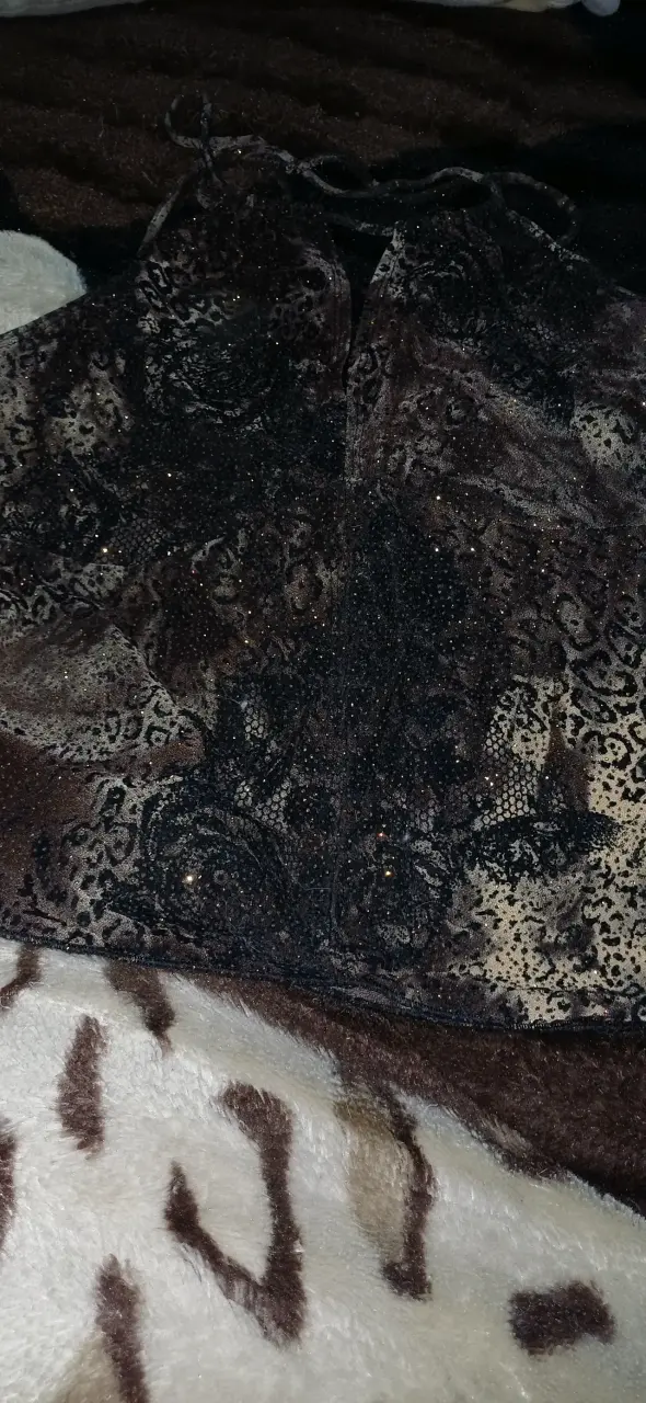 Top de encaje negro con diseño brillante - 3