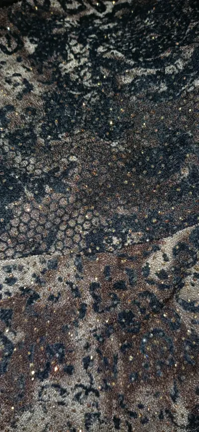 Top de encaje negro con diseño brillante - miniatura 5