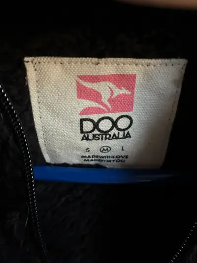 Chaqueta de felpa negra con capucha DOO Australia - miniatura 2