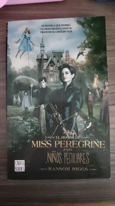 El Hogar de Miss Peregrine para Niños Peculia - miniatura 1