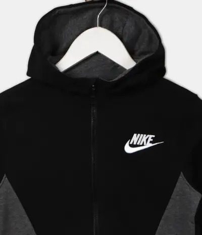 Polerón con capucha Nike negro para niños - miniatura 2