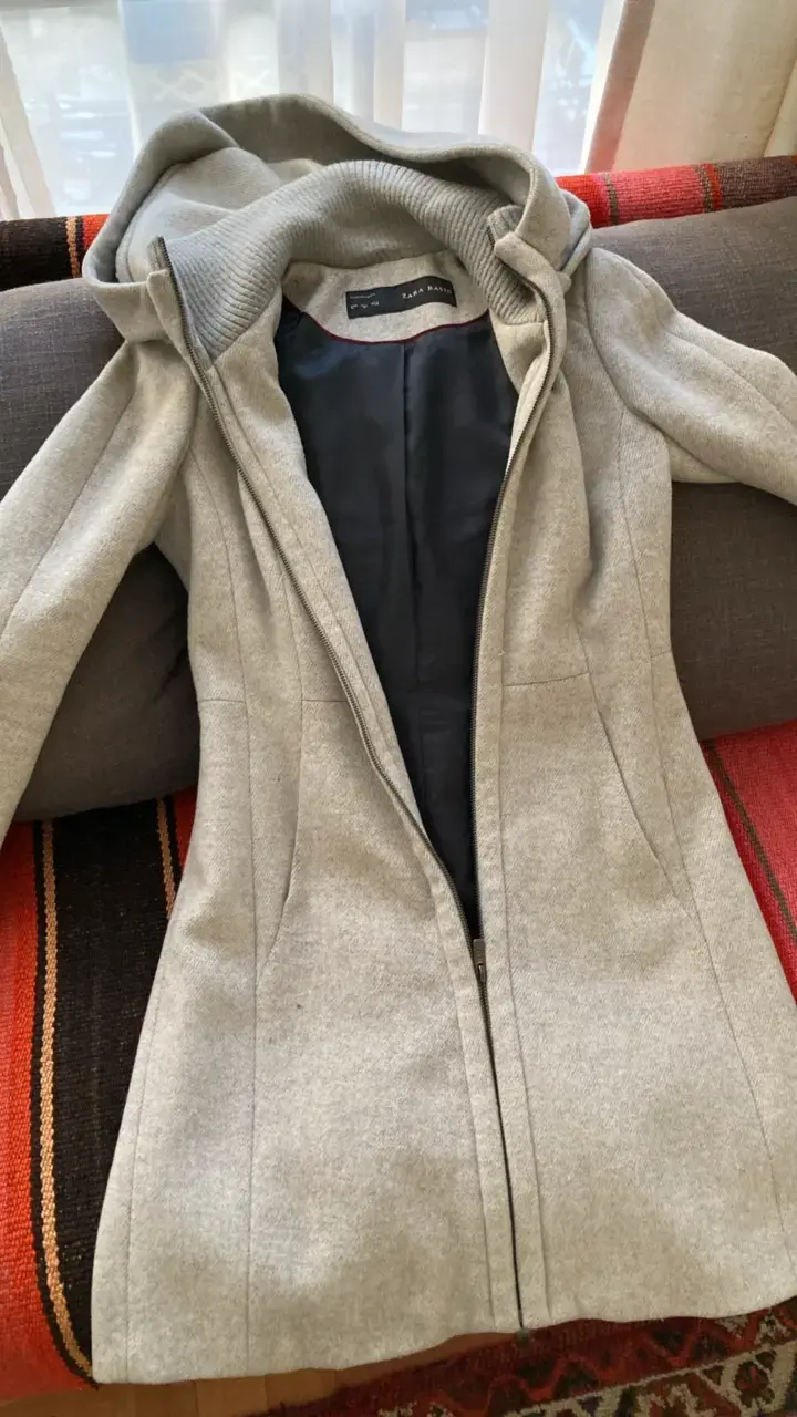 Abrigo gris con capucha Zara Basic - 2