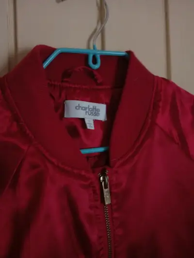 Chaqueta Bomber Burdeo Charlotte Russe Talla S - miniatura 2