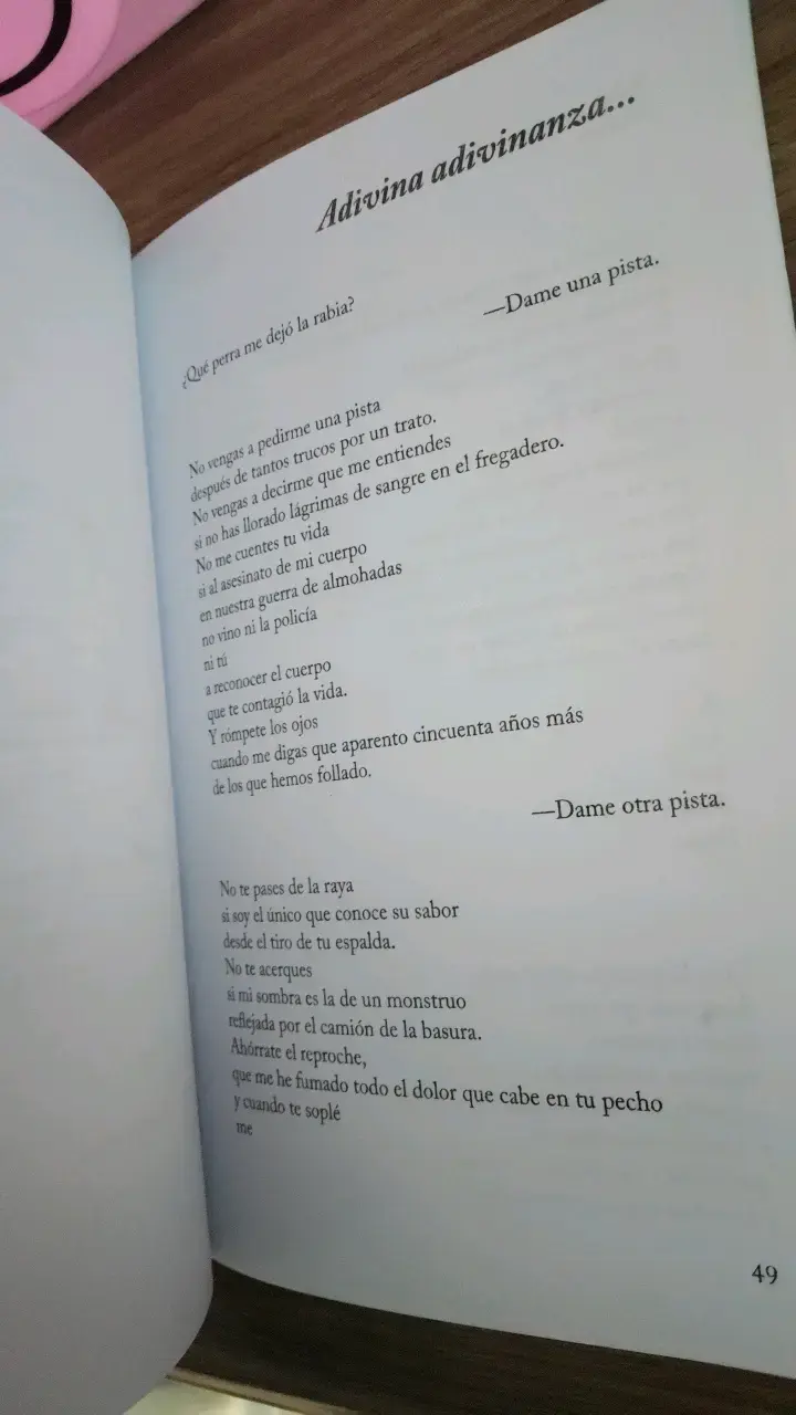 Libro 'Aquí Dentro Siempre Llueve' de Chris Pueyo - 3