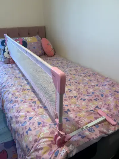 Baranda de seguridad para cama infantil rosa - miniatura 1