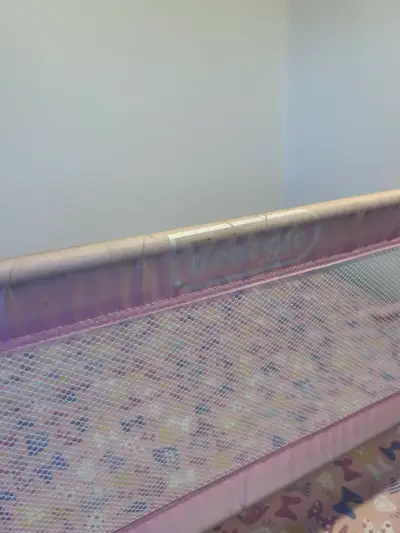 Baranda de seguridad para cama infantil rosa - miniatura 5
