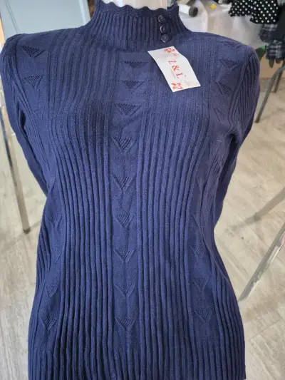 Suéter de punto azul marino con cuello alto - miniatura 3