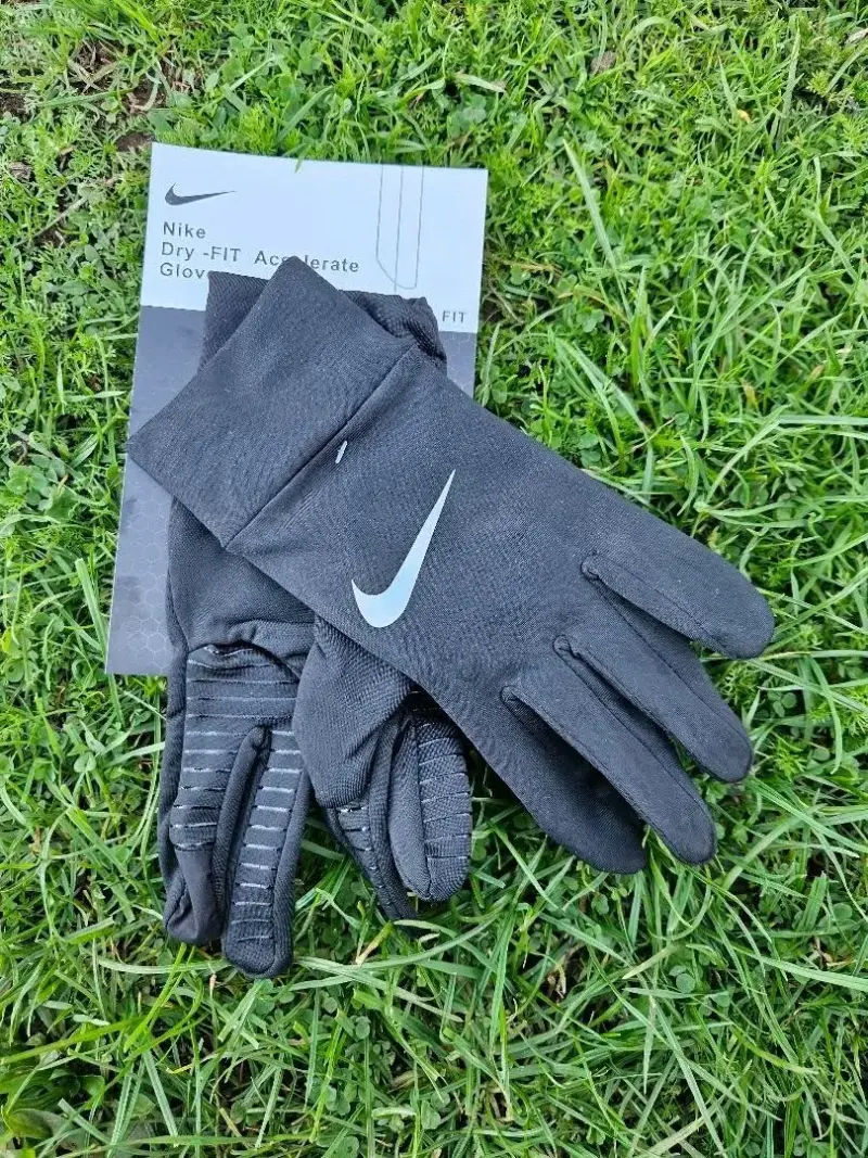 Guantes Nike Dry-FIT Accelerate Negros