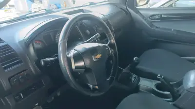 Camioneta Chevrolet D-Max 4x2 Roja - miniatura 5