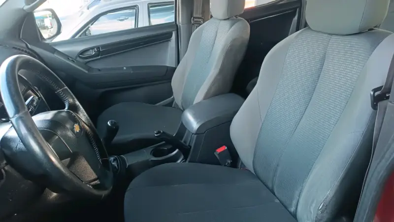 Camioneta Chevrolet D-Max 4x2 Roja - 6