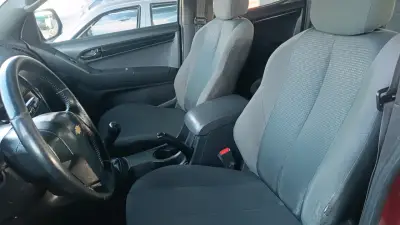Camioneta Chevrolet D-Max 4x2 Roja - miniatura 6