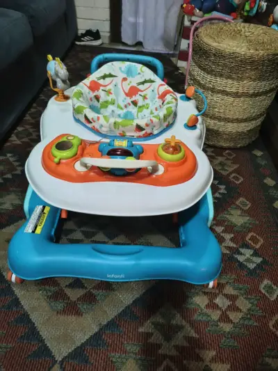 Andador de bebé con juguetes interactivos 5 en uno - miniatura 6