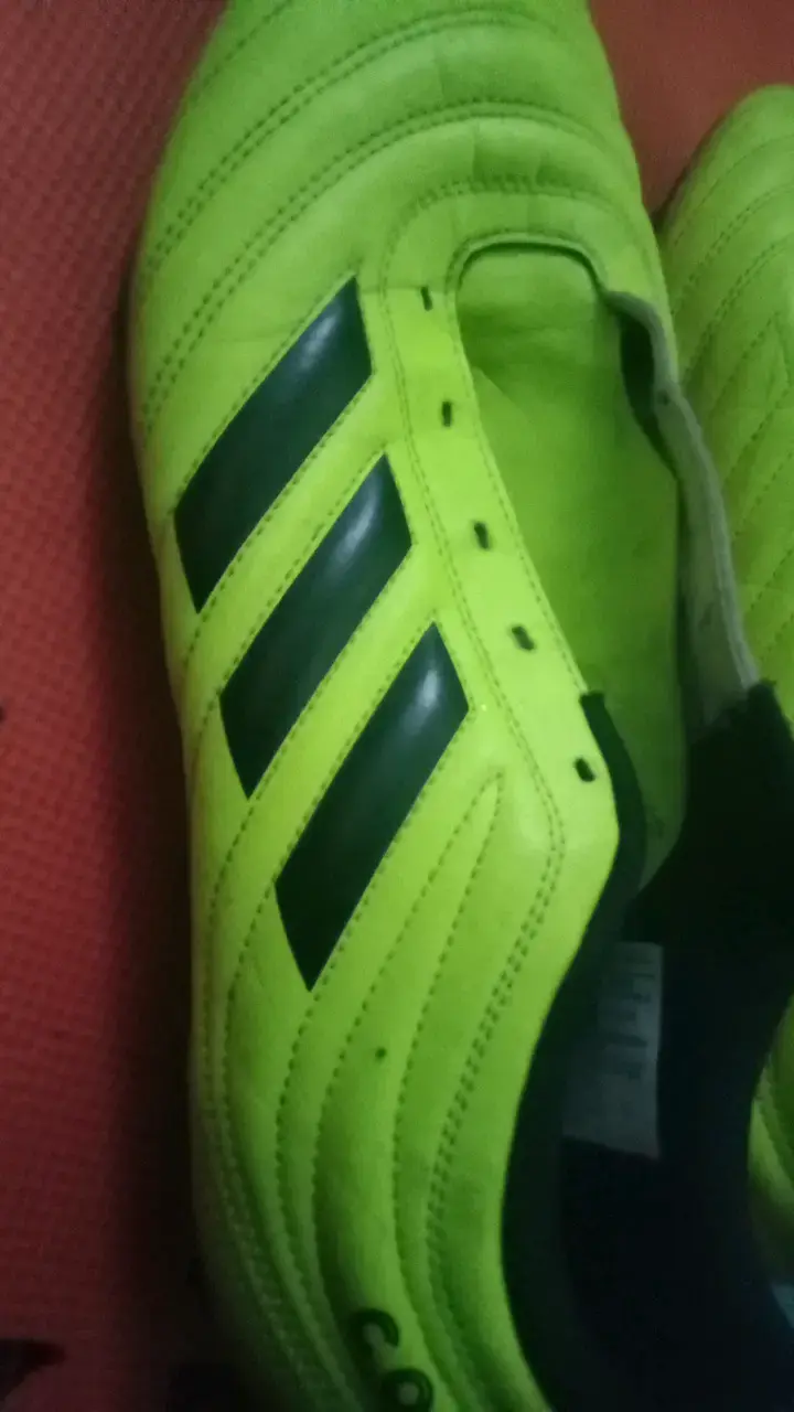 Botines de fútbol Adidas verdes talla 45 - 2